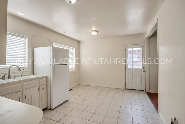 Building Photo - 363 S 800 E
