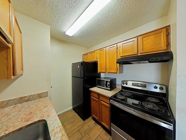 Building Photo - 3770 Lovers Wood Ln