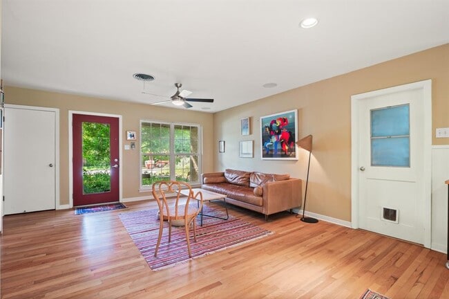 Building Photo - 8201 Lazy Ln