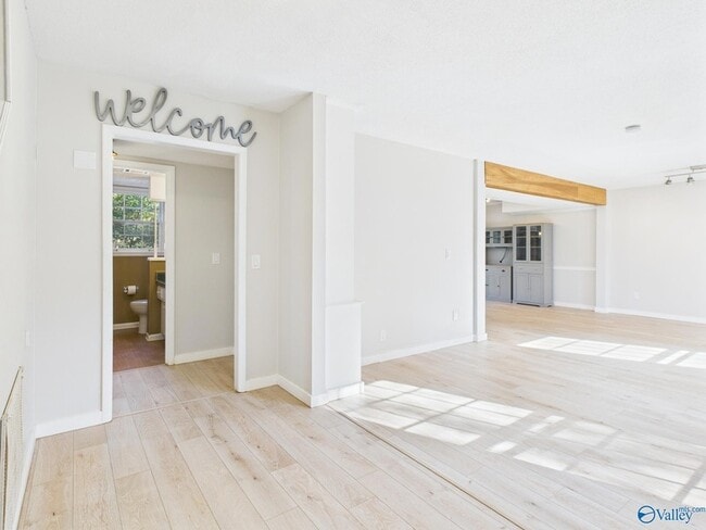 Building Photo - 2521 Lancelot Dr SE