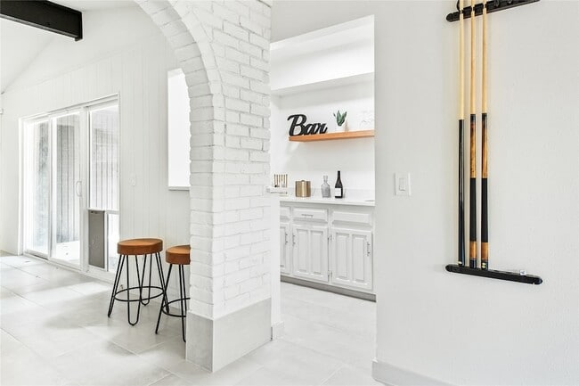 Building Photo - 2212 Parkhaven Dr