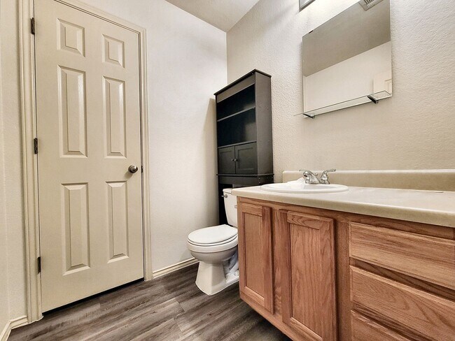 Building Photo - Inviting 3BR/2.5BA with Spacious Bedrooms & Great Outdoor Space