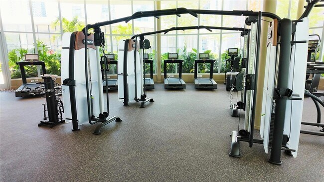 Building Photo - 700 NE 24th St