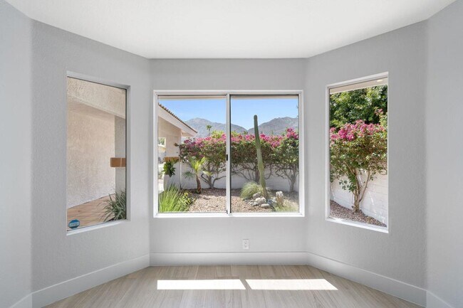 Building Photo - 54140 Avenida Mendoza