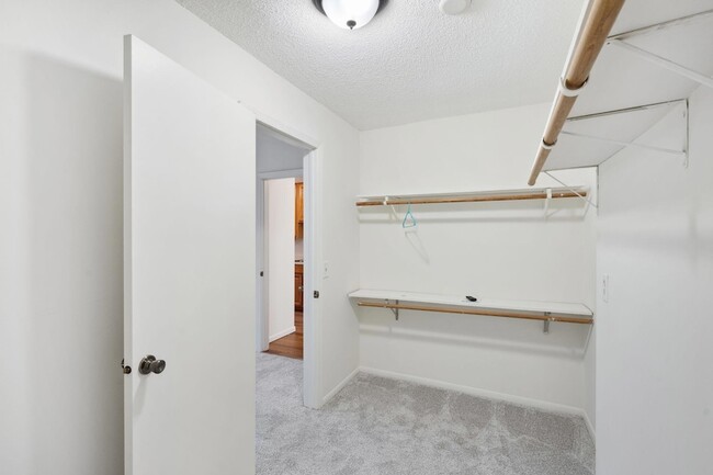 Building Photo - 4101 Parklawn Ave