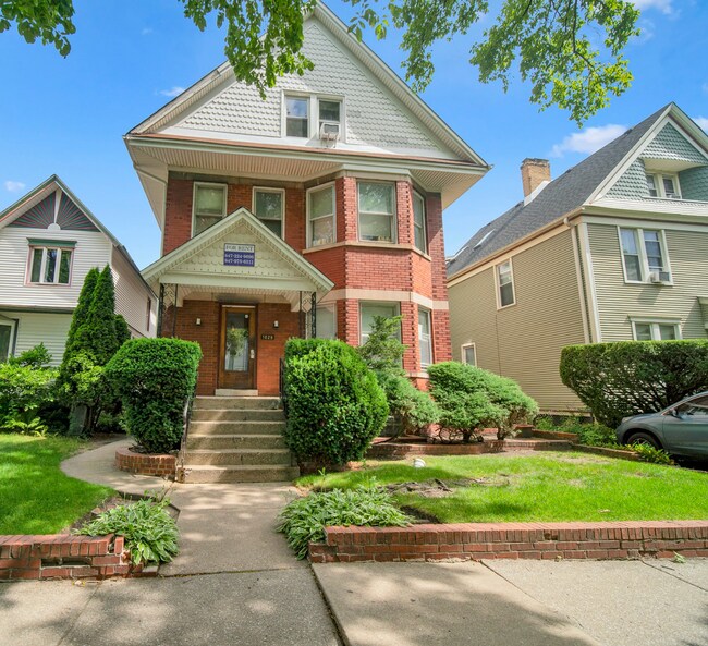 Building Photo - 1029 Garnett Pl