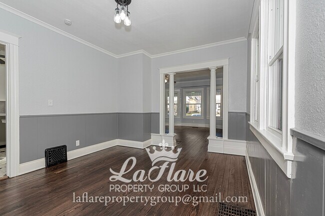 Building Photo - 631 Clark St