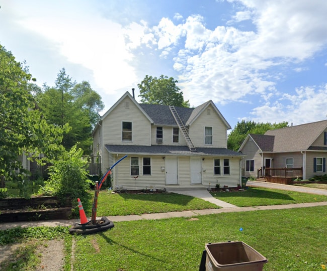 Building Photo - 406 7th St