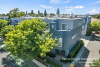 Building Photo - 403 Harriet Ln