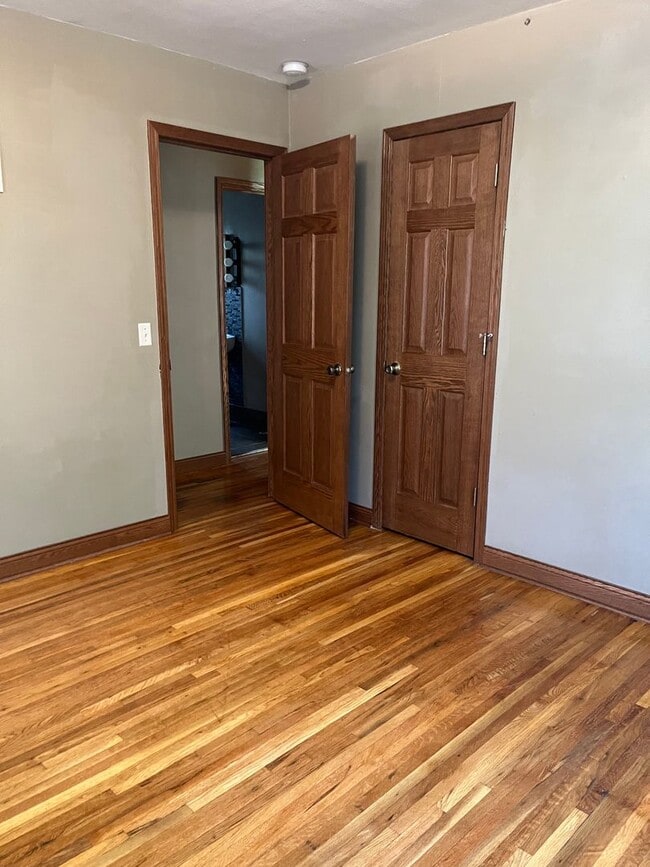 Building Photo - 868 20th Ave SE