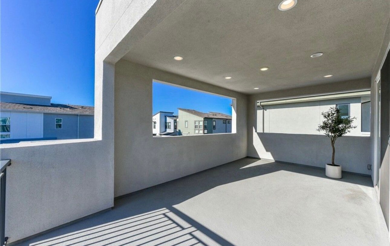 Building Photo - 123 Tenor