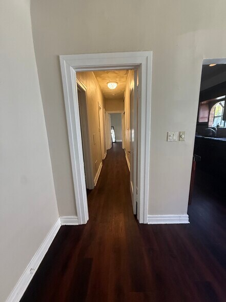 Building Photo - 839 N Poinsettia Pl