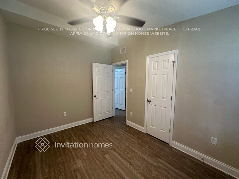 Building Photo - 3621 Sutton Dr