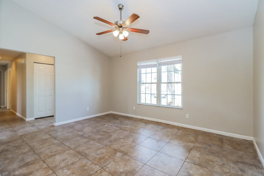 Building Photo - 16136 Villa Dr