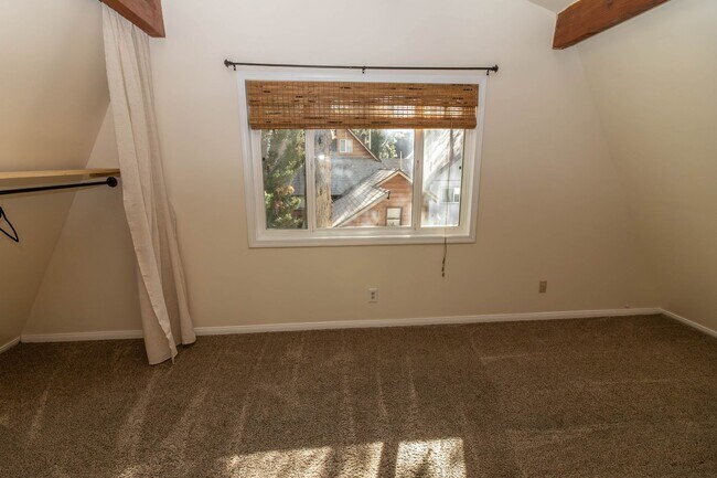 Building Photo - 3 Bedroom 2 Bath Gambrel Nestled in Big Bear City