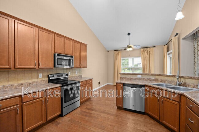 Building Photo - 105 Forest Oaks Dr