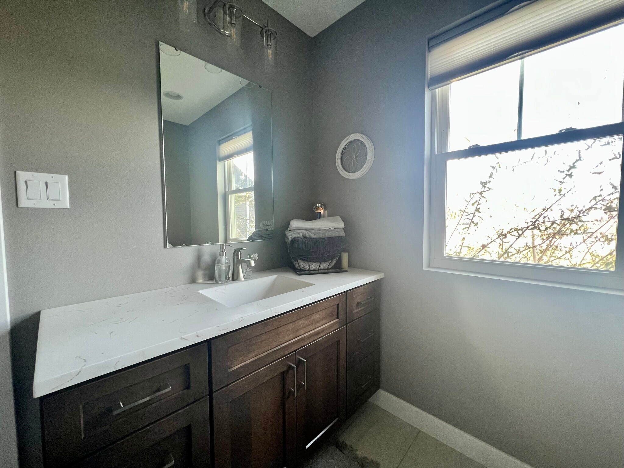 Guest Bath - 725 Melendy Ln