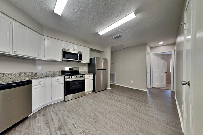 Building Photo - 7414 Skylight Ln