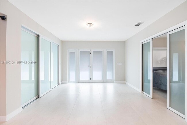 Building Photo - 1055 Stillwater Dr