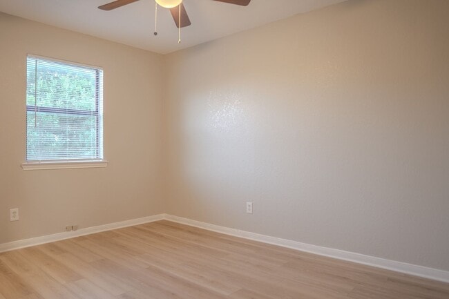 Building Photo - FULLY REMODELED GORGEOUS FOURPLEX WITH LUX...