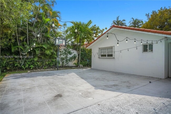 Building Photo - 2101 NE 211th Terrace