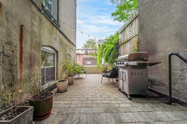 Building Photo - 266 3rd St
