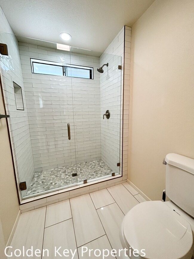 Building Photo - Welcome to this stunning 4-bedroom, 2.5-ba...