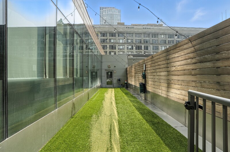 Building Photo - 24 W Randolph St