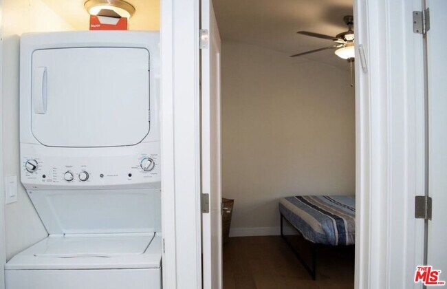 Building Photo - 6329 Jumilla Ave