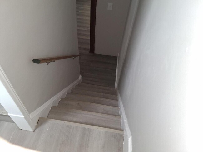 Building Photo - 1337 E 84th St