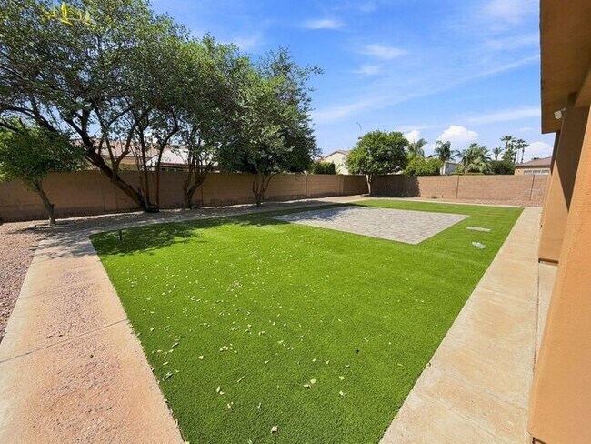 Building Photo - Spacious Chandler Home with RV Gate & 3-Car Garage!