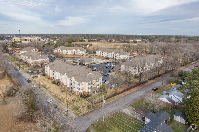 Building Photo - Whispering Oaks Apts LP