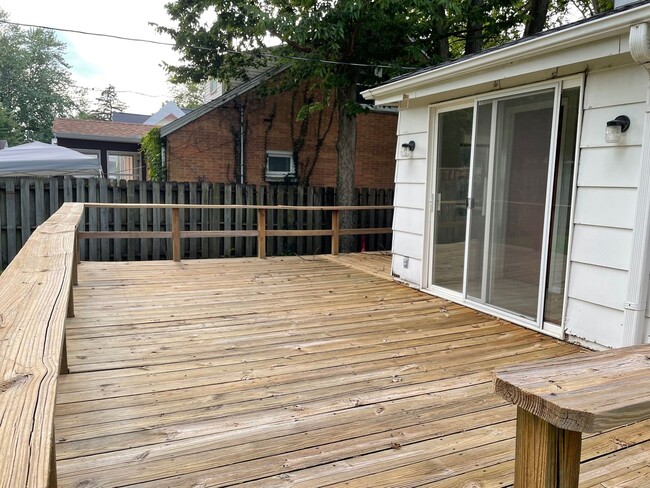 Building Photo - 3 Bedroom House Steps Away From Washington...