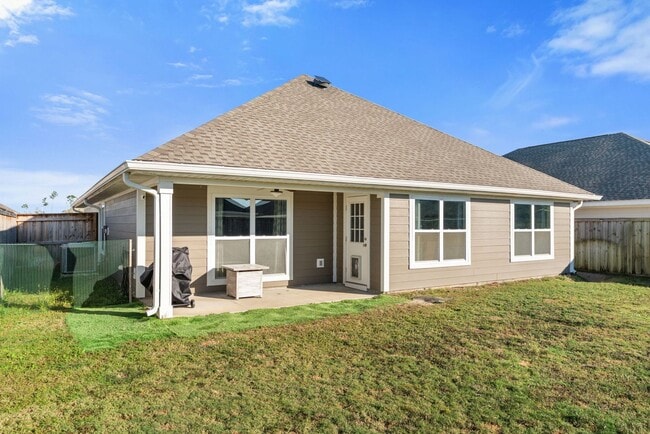 Building Photo - Beautiful Home Near Tyndall AFB