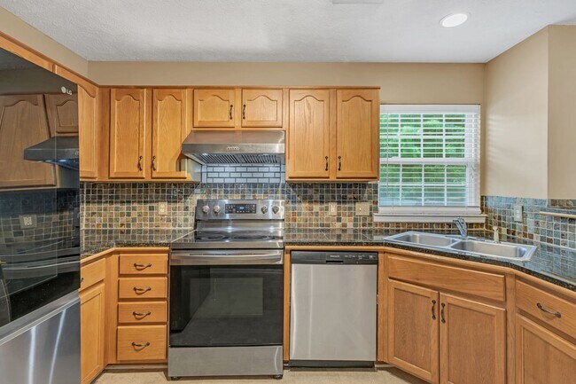 Building Photo - Awesome 3BR/2BA home near Percy Priest!