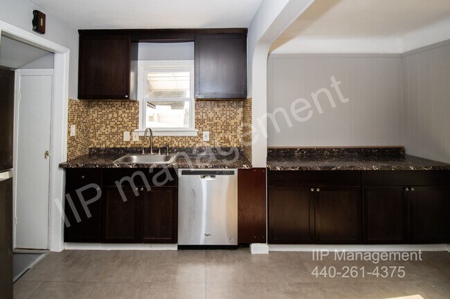 Building Photo - Lovely 3BD & 1.5BA Updated Home in North R...