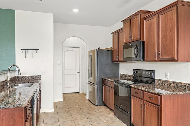 Building Photo - 5546 Rainbow Rd.