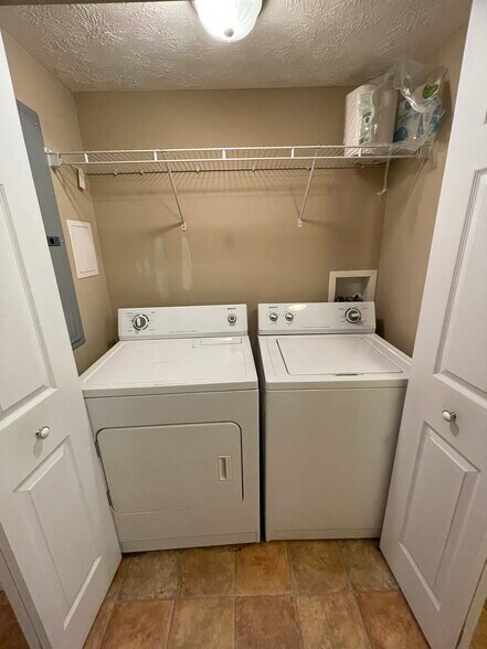 Laundry - 2514 3rd Ave