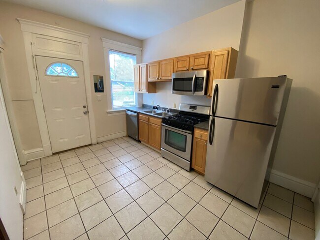 Building Photo - 252-254-254 King Ave