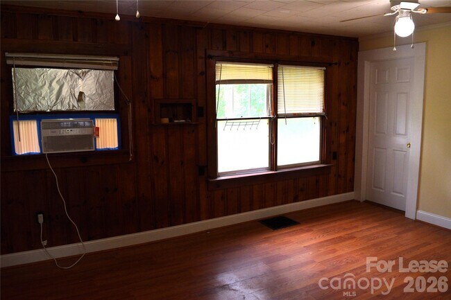 Building Photo - 2736 Peachtree Rd