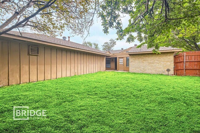 Building Photo - 3005 Saddlehead Dr
