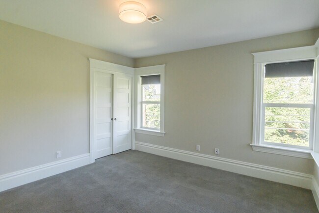 Building Photo - 6bd/3.75ba Seattle Home