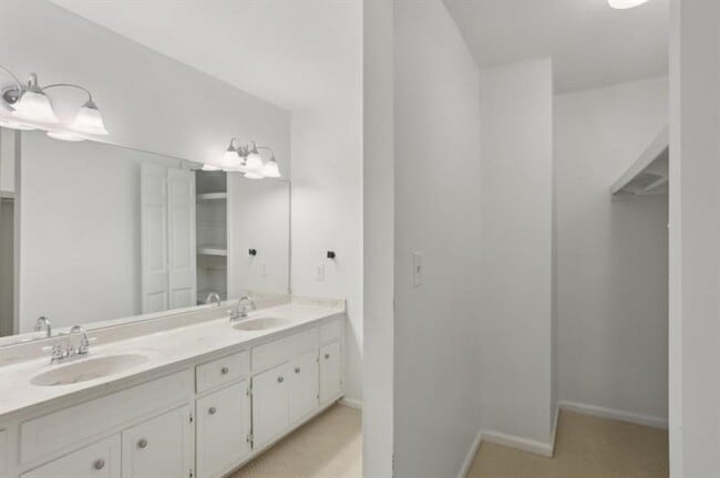 Building Photo - 49 Willow Glen NE