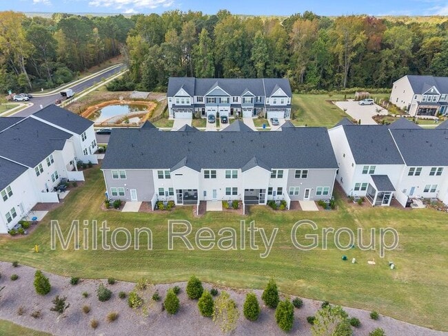 Building Photo - 63 Village Edge Dr