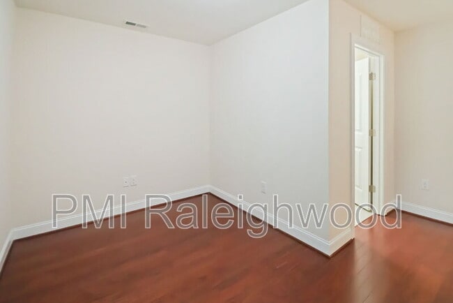 Building Photo - 2707 Masonboro Ferry Dr