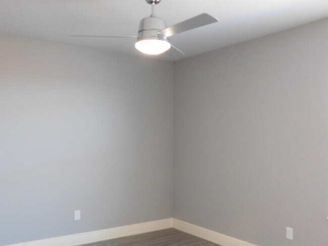 Building Photo - 9005-9007 Sandra Way