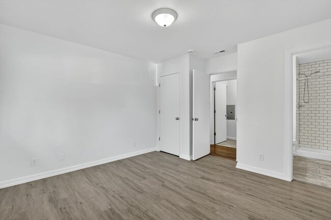 Building Photo - 4 bedroom: Single Level SE Portland Home