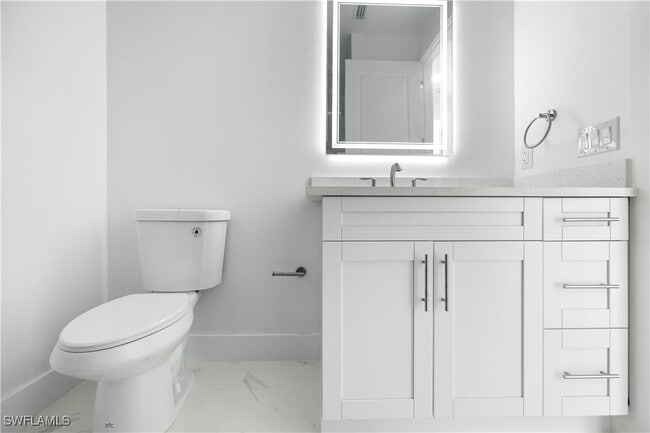 Building Photo - 918 Hollister Ave