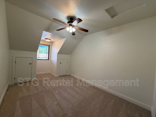 Building Photo - 449 W 500 N