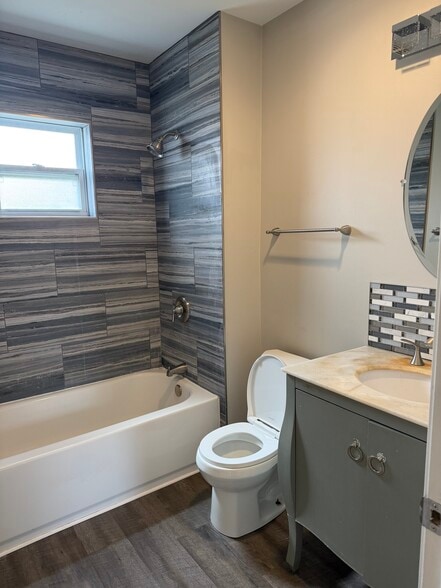 Building Photo - 545 E Division St